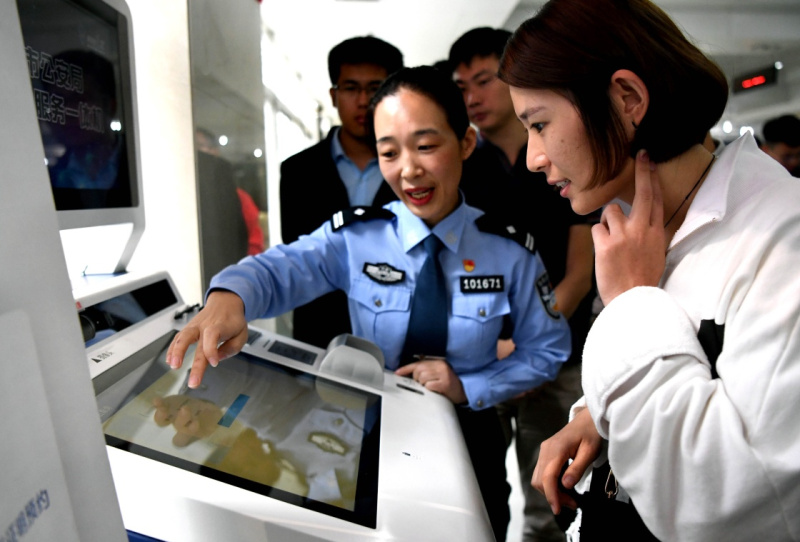 j9九游會官方網(wǎng)站鄭州推出警務(wù)自助效勞一體機(jī)