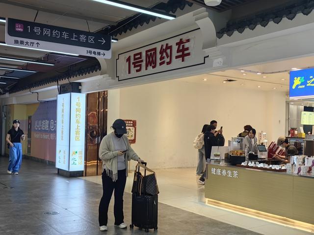 九游會(huì)J9官方網(wǎng)站天下上最難討論的網(wǎng)約車(chē)在高鐵站？南京姑蘇杭州用上叫號(hào)體系1分鐘